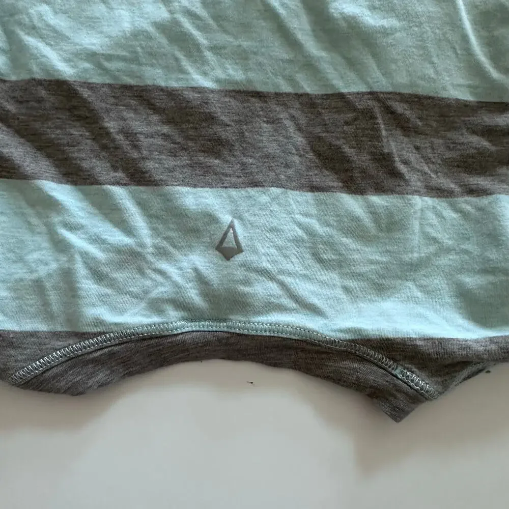 Lululemon Ivivva Girls Top Size 8 Blue Grey Stripe